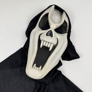Vintage Easter Unlimited Scream Fang Vampire Mask